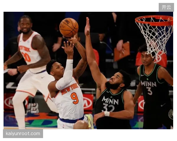 腾讯体育如何消化NBA赛事直播期间的海量弹幕情感数据，用以调整解说风格和中场广告策略，提升用户付费转化率？